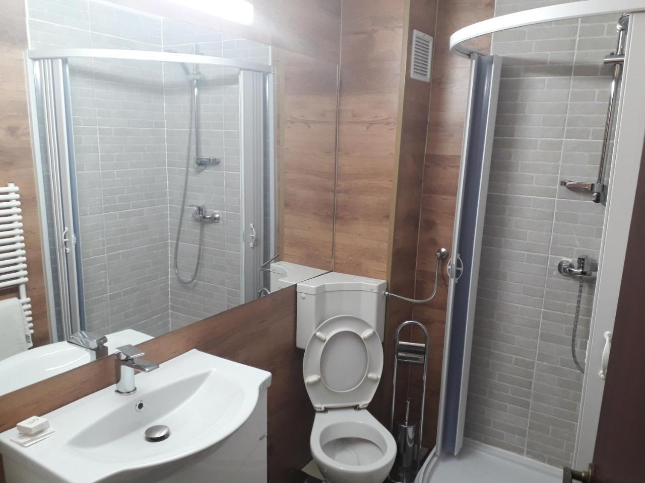 Royal Bucovina Residence Adults Only-Self Check-In Campulung Moldovenesc Exterior photo